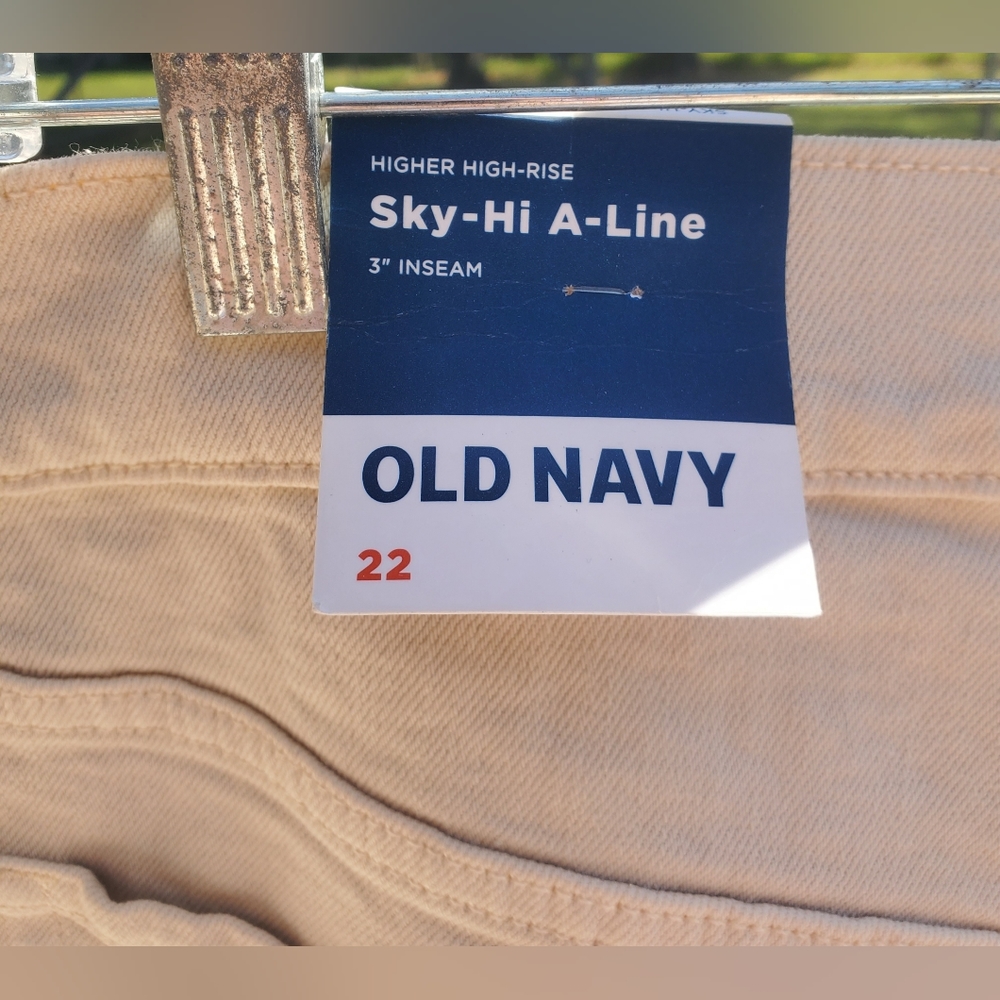 Old Navy Size 22 Button-Up Cream Color Jean Shorts, Sky-Hi A-Line, New w Tags